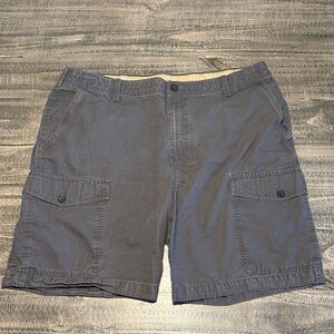 Izod Men's Cargo Shorts in Charcoal
